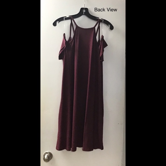 🌟 Wine Cold Shoulder Dress w/pockets - Picture 4 of 5